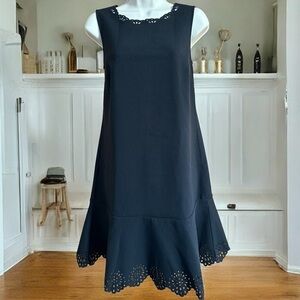 LOFT Ann Taylor Black Shift Sleeveless Scalloped Scoop Neck Hem Zipper Dress
